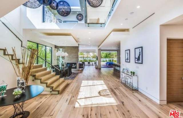 14827 HUSTON Street Gallery 2
