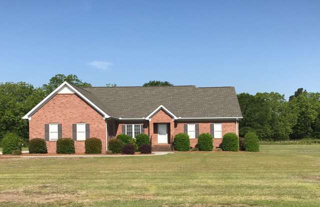 4 bd 2 bth all brick w/ 2 car garage located on a 1 acre lot - lawn care, water, trash, washer/dryer included photos photos