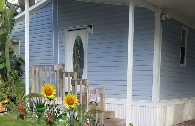 Livingston MHP - 15833 Martha Circle, Lutz, FL 33549