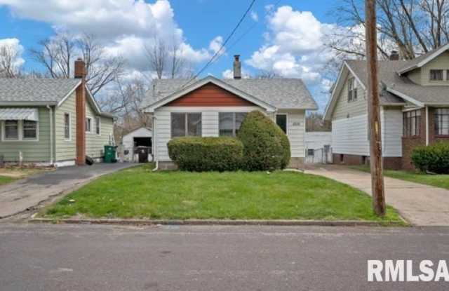 2212 N ELLIS Street photos photos