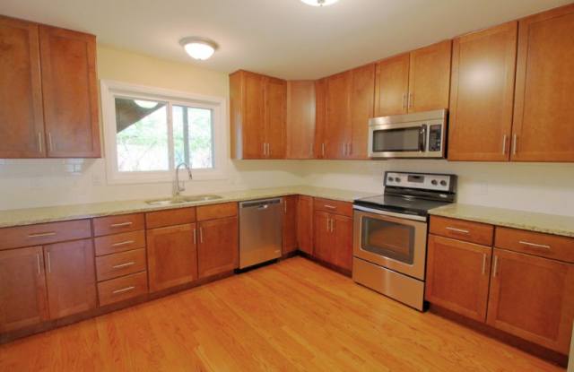 2 Bedroom Apartment Located 1 Block From Duke's East Campus! photos photos