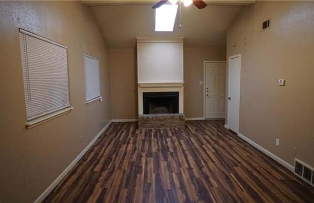 518 W Lovers Lane Gallery 2