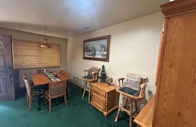 Furnished 2 Bedroom with fenced yard. Gallery 4