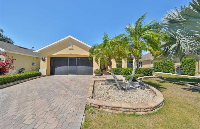 1007 EMERALD DUNES DRIVE - 1007 Emerald Dunes Drive, Sun City Center, FL 33573