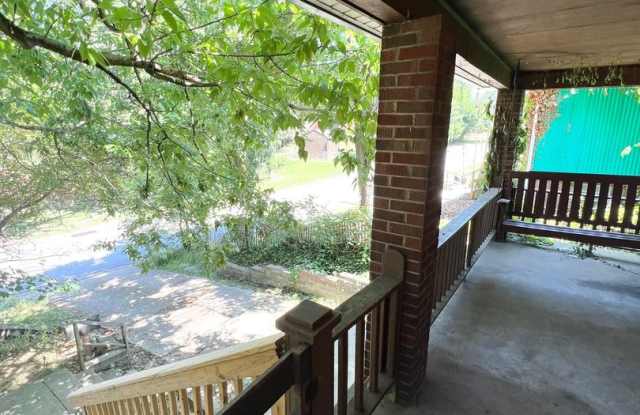 Newly Renovated 2 Bedroom 1 Bathroom in Verona- Garage and Stainless Appliances Gallery 3