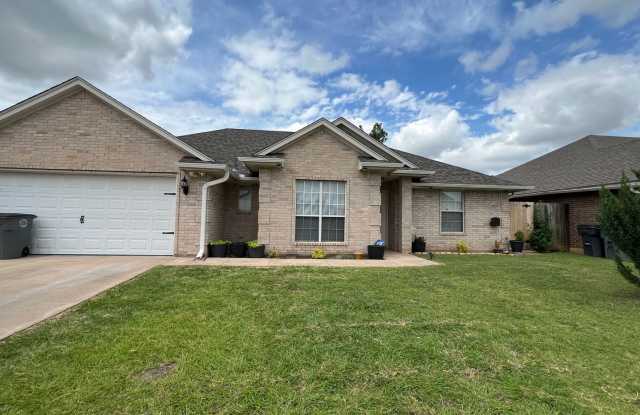 4425 SW Parkway Dr- COMING SOON! photos photos