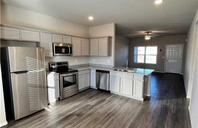 909 Egret Gallery 3