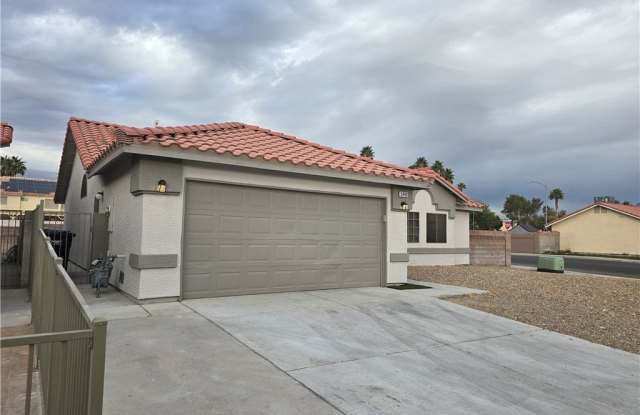 5843 BERRY HILL photos photos