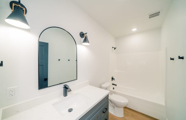 57 South 300 East, Basement Apartment Gallery 4