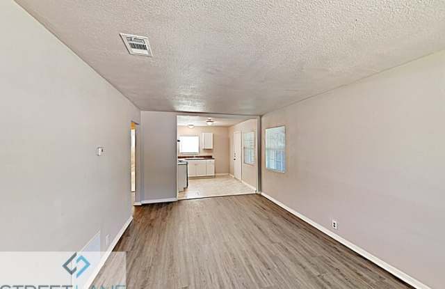 4616 Strong Avenue Gallery 2