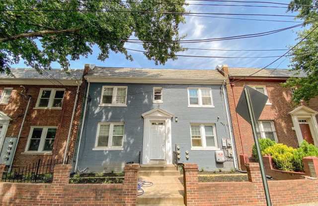 2214 NICHOLSON STREET SE Gallery 2