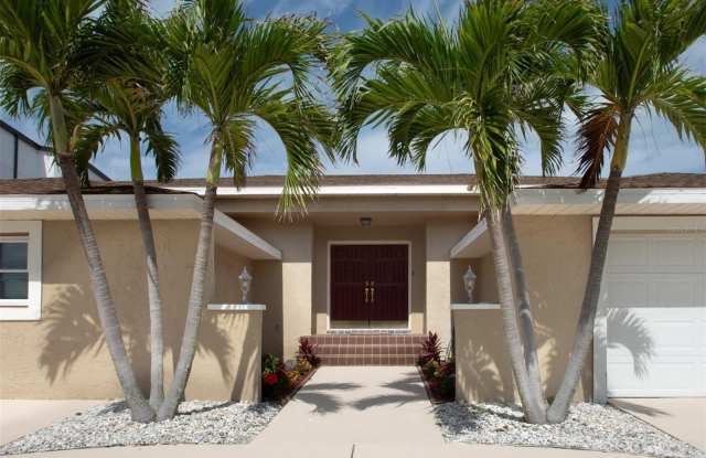 2504 HIBISCUS Drive W Gallery 1