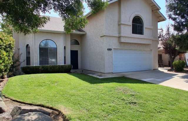 2-Storey Home Featuring 4 bedrooms and 2.5 bathrooms in Clovis, CA! photos photos