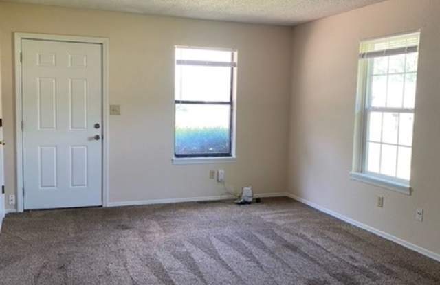 Great Duplex! 2 Bed, 1 Bath Gallery 3