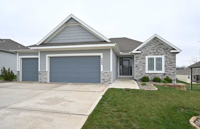Wonderful 4 bedroom, 3 bath home with 3 car garage for rent for 6, 9 or a 12-month lease Gallery 1