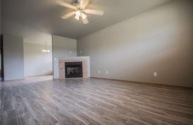 2755 Carondolet Street Gallery 2