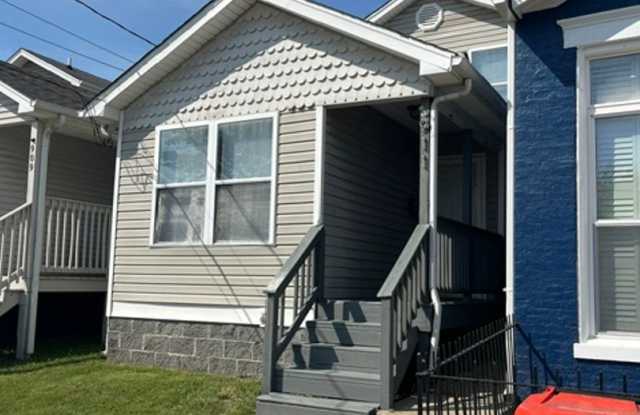 Updated 3 BR, 2 BA home with 1 Car Detached Garage, 911 E Madison St, Louisville, KY 40204 Gallery 1