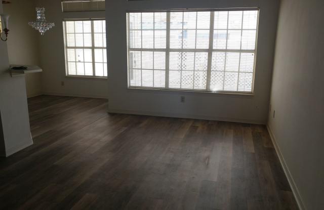 Fantastic Townhome 2 bedroom 2 bath at The Hamptons for Rent Gallery 4