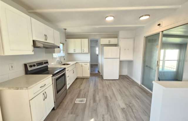 321 3RD STREET Drive W Gallery 4