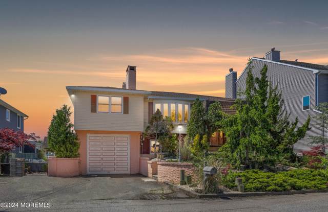 88 Longpoint Drive Gallery 2