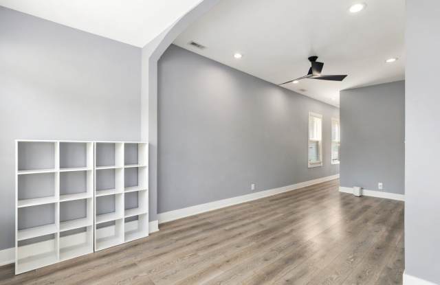 6562 N Damen Avenue Gallery 3