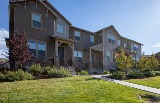 3 Bedroom/ 2.5 Bathroom | FURNISHED | Internet Included | Dog Considered photos photos