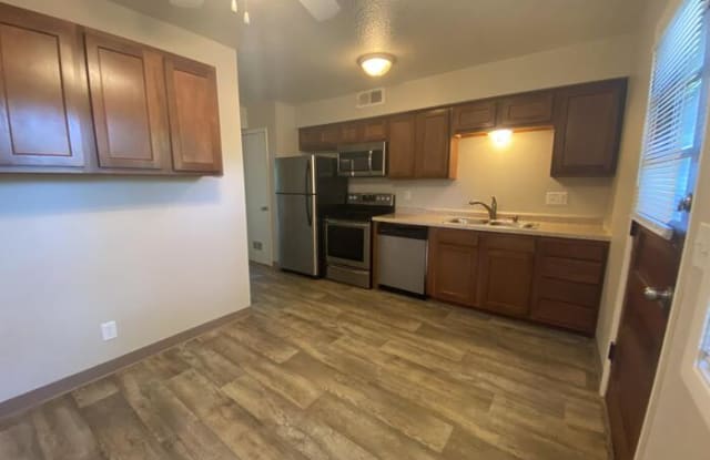 828 12th Street - 828 12th Street, West Des Moines, IA 50265