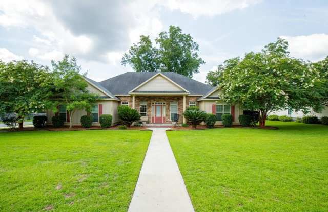 Spacious 4-Bedroom, 3-Bath Home with Large Screened-In Porch & Modern Features in Hahira, GA - 4668 San Saba Drive, Lowndes County, GA 31632
