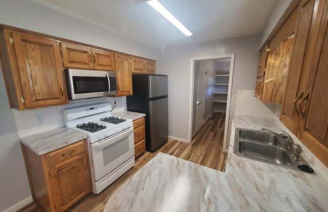 Nice 3 bedroom 2 bath home with fenced in yard photos photos