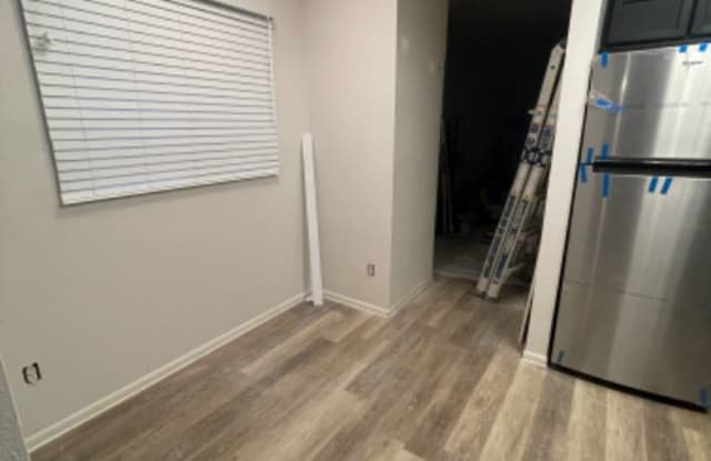 2802 E Le Marche Ave 102 - 2802 East Le Marche Avenue, Phoenix, AZ 85032