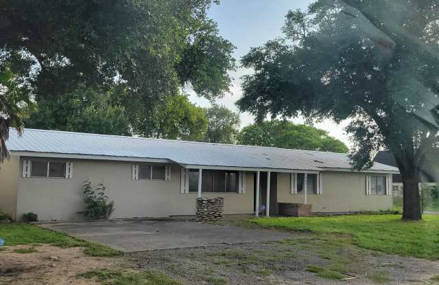 404 Sw 10th St - 404 Southwest 10th Street, Premont, TX 78375