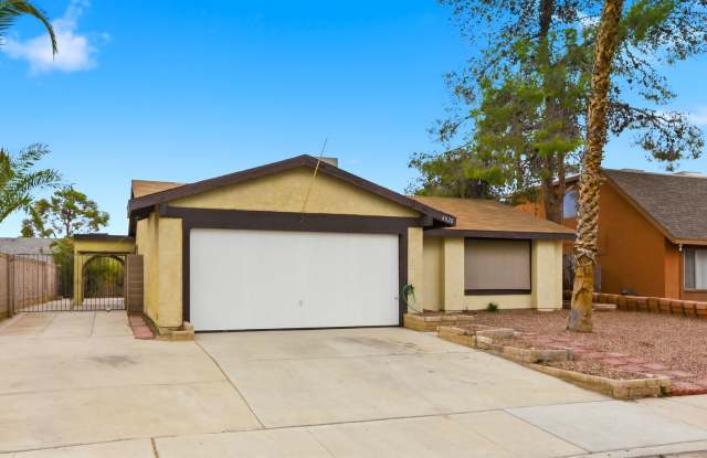 4 Bedroom POOL Home with RV Parking! Gallery 4