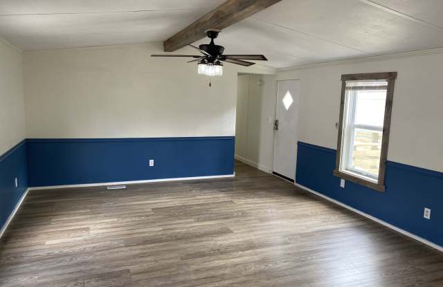 18 Illini East Gallery 3