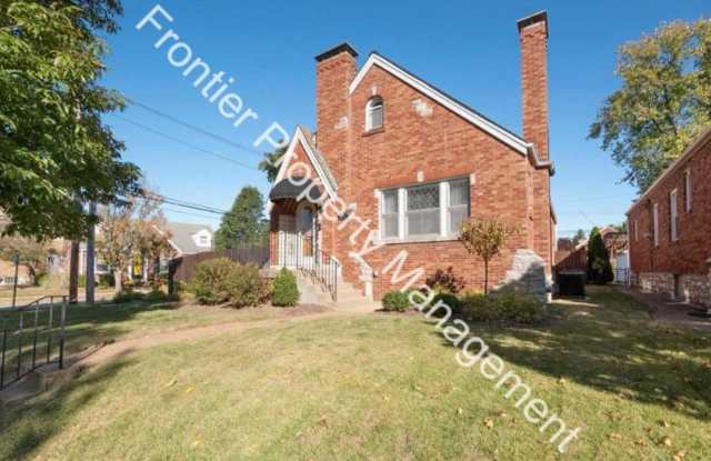 Beautiful 4 Bedroom 2 Bath Home in Lindenwood Park Gallery 2