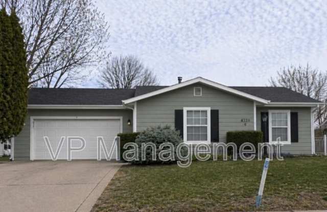 4547 Main St photos photos