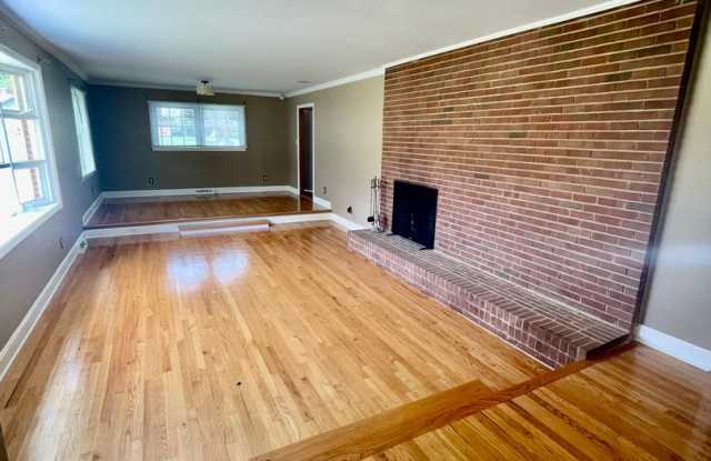 This charming 3-bedroom, 1 1/2 -bath home in Dalebrook (Charlotte, NC) Gallery 3