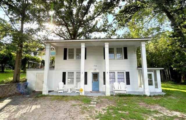 719 Beltline Boulevard Gallery 1