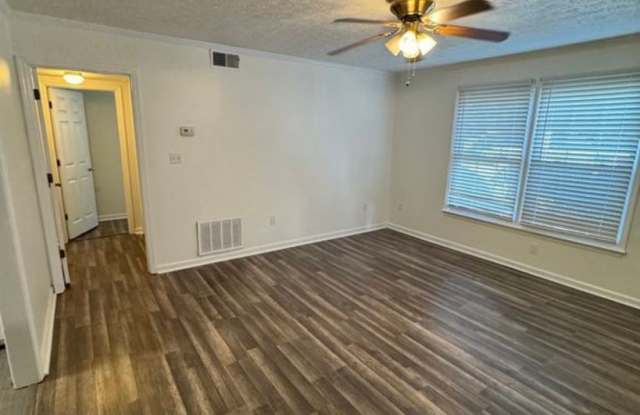 2 bed 2 bath newly renovated! Gallery 3
