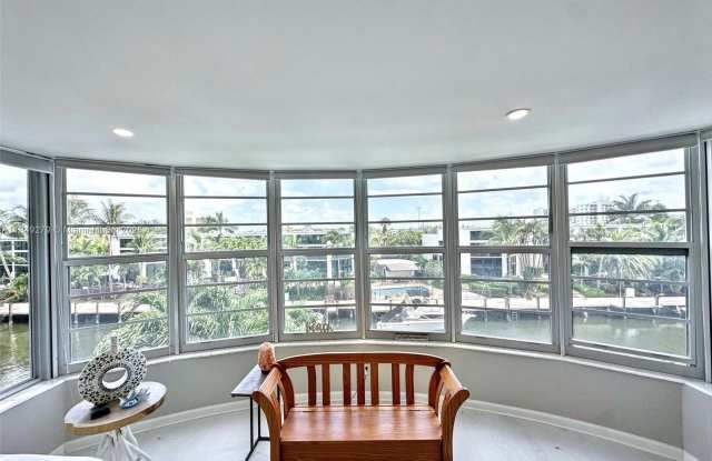 3051 NE 48th St photos photos