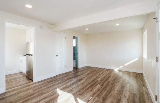 Del Rey | 3544-48 Gallery 1