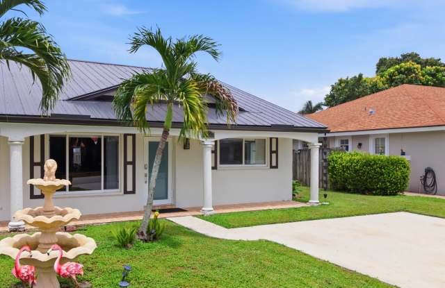1320 RIVERSIDE Circle Gallery 4