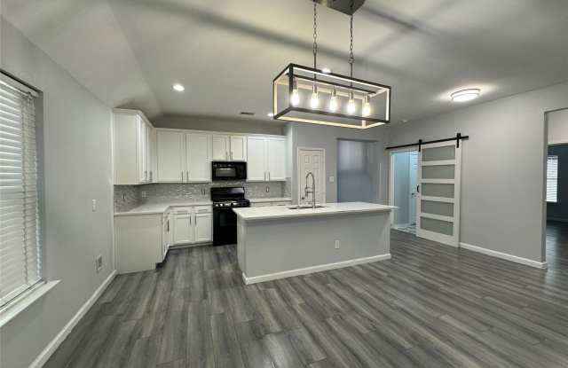2303 Mackinac Drive Gallery 4