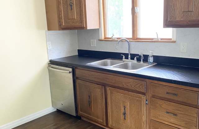 381 N Maple Avenue Gallery 4