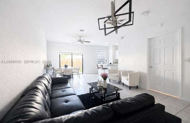 12767 SW 230th Ter Gallery 4