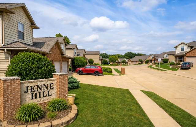 Jenne Hill Townhomes & Seasons Brook Estates Gallery 1
