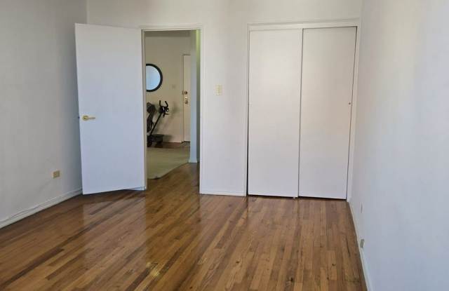 1625 Emmons Ave Gallery 1