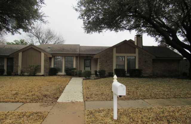 2204 Woodburn Corners Gallery 3