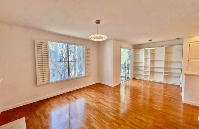 Convenient and Private Silicon Valley Townhouse Gallery 3