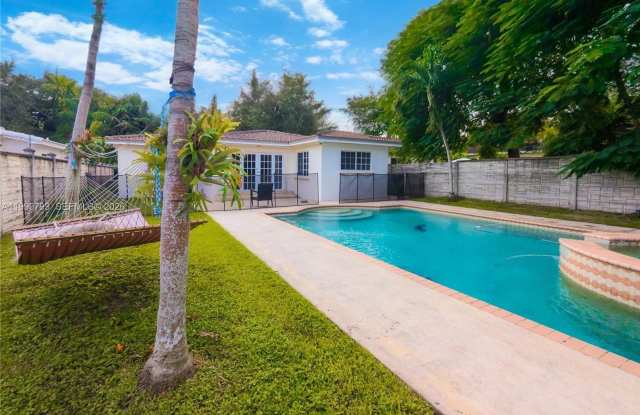 5781 SW 25th St photos photos