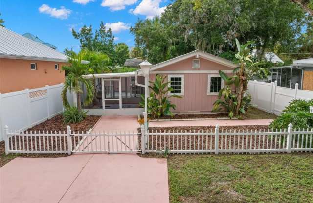 123 N SAFFORD Avenue Gallery 1